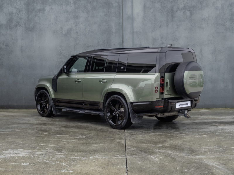 2023 Land Rover Defender 130 D300 X-Dynamic SE image 2