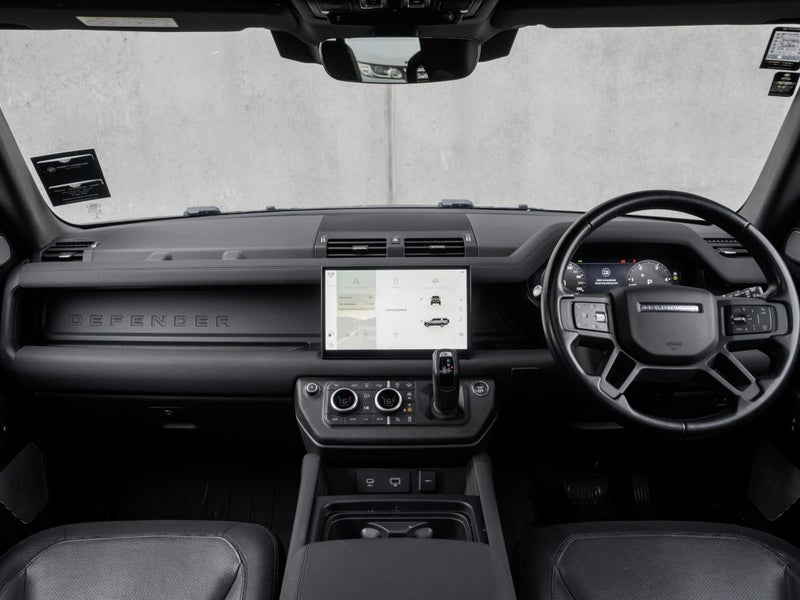 2023 Land Rover Defender 130 D300 X-Dynamic SE image 4
