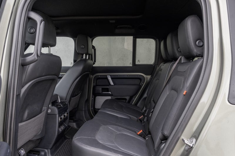 2023 Land Rover Defender 130 D300 X-Dynamic SE image 5