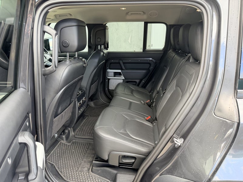 2023 Land Rover Defender 130 P400 HSE image 5
