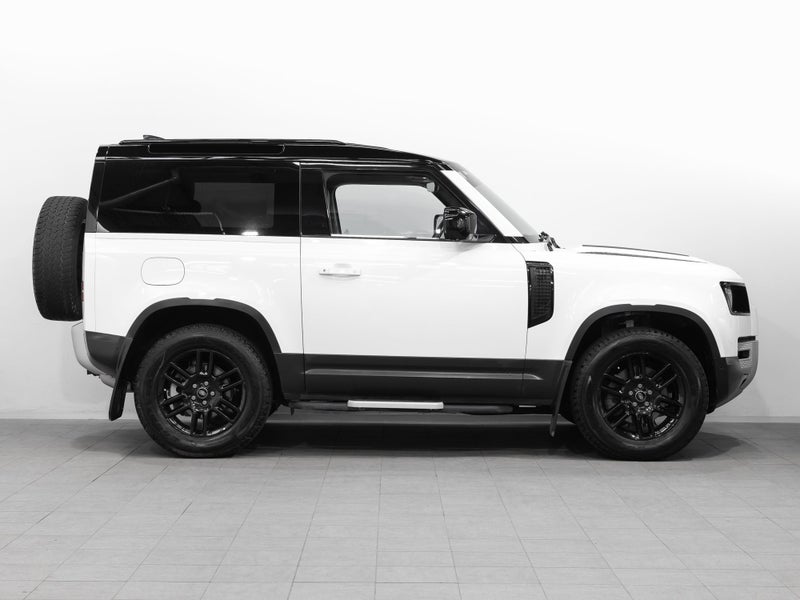 2023 Land Rover Defender 90 D240 SE 4WD image 3