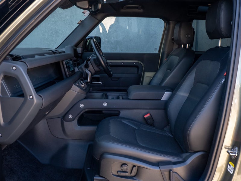 2023 Land Rover Defender 90 D240 X-Dynamic SE image 3