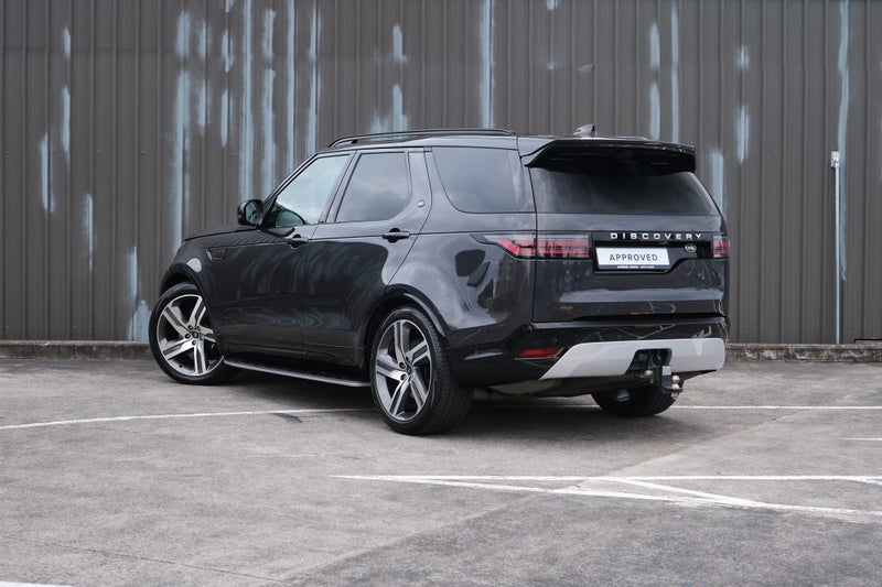 2023 Land Rover Discovery D300 Metropolitan Edi... image 3