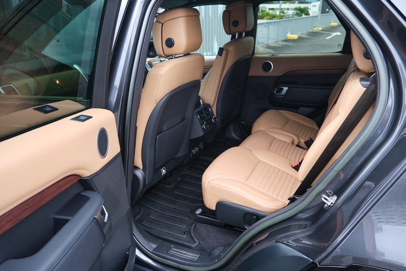 2023 Land Rover Discovery D300 Metropolitan Edi... image 4