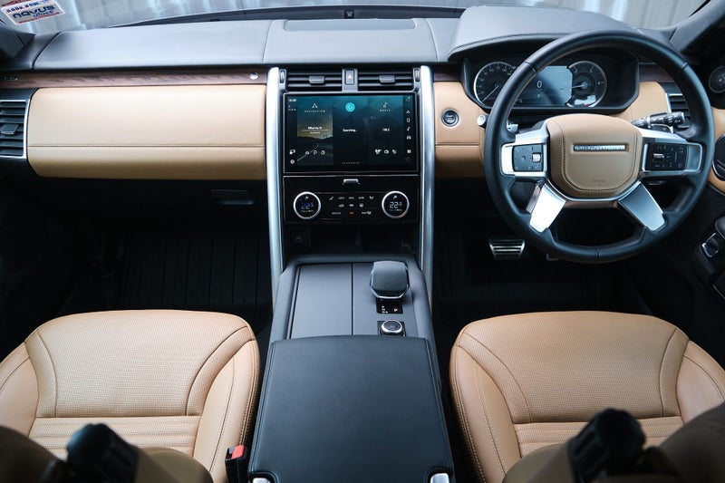 2023 Land Rover Discovery D300 Metropolitan Edi... image 5