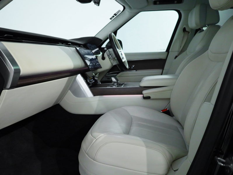 2023 Land Rover Range Rover D350 Autobiography image 3