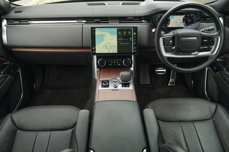 2023 Land Rover Range Rover P530 SE SWB image 3
