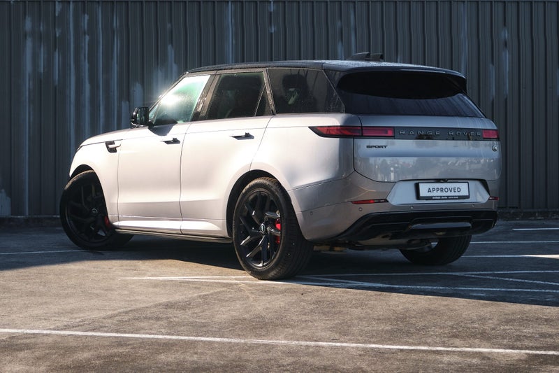 2023 Land Rover Range Rover Sport D300 Dynamic SE image 3