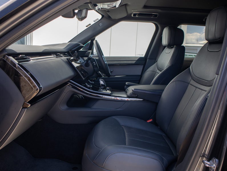 2023 Land Rover Range Rover Sport P440e Dynamic SE image 3