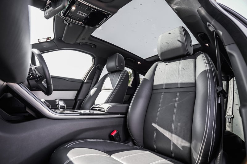 2023 Land Rover Range Rover Velar P250 R-Dynamic S image 3