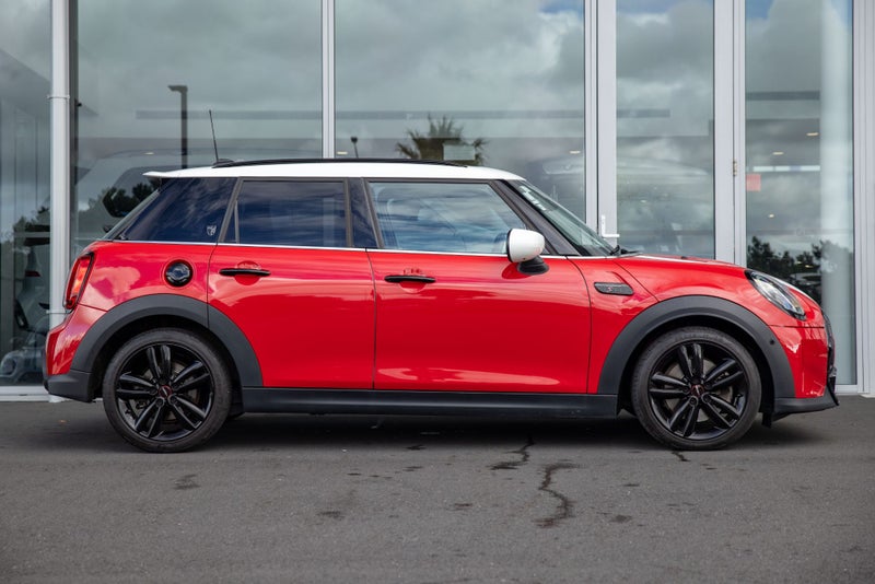 2023 MINI Cooper S 5-Door Yours(Full spec) image 3