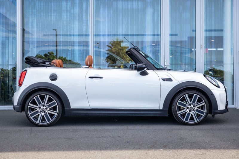 2023 MINI Cooper S Convertible MINI Yours image 3
