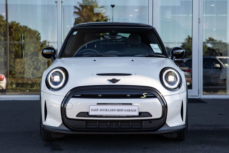 2023 MINI Cooper SE Full electric Yours image 2