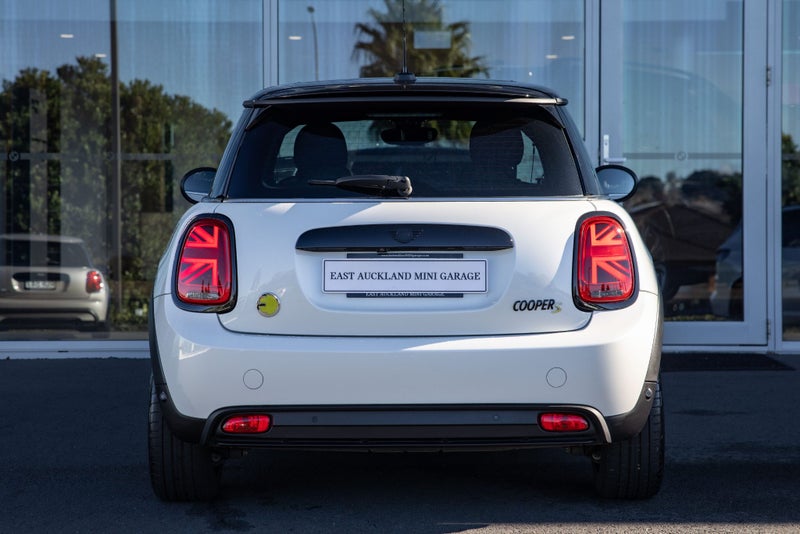 2023 MINI Cooper SE Full electric Yours image 4