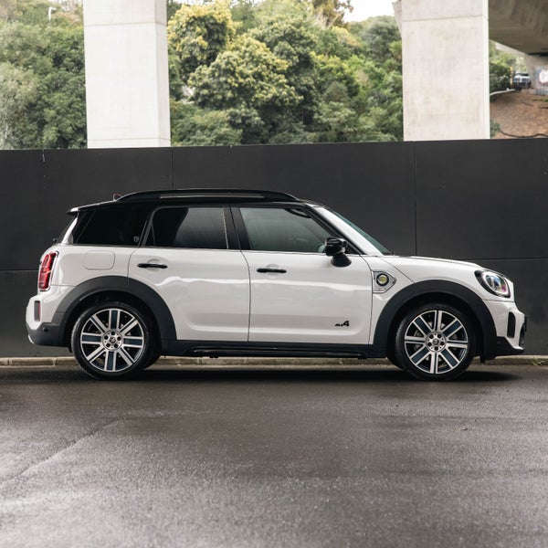 2023 MINI Countryman Cooper SE ALL4 YOURS image 4