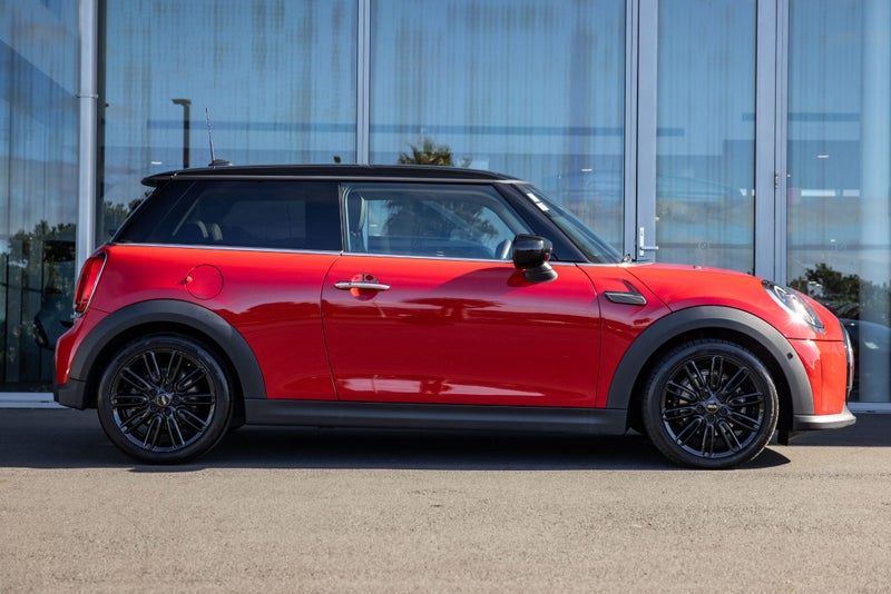 2023 MINI Hatch Cooper Classic plus image 3