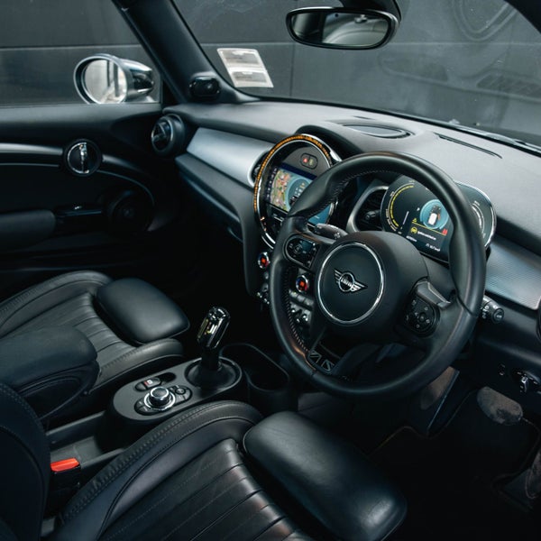 2023 MINI Hatch Cooper SE Electric image 3