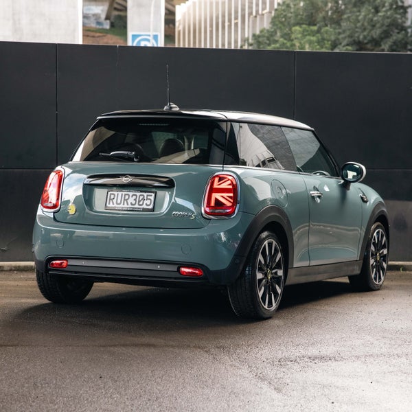 2023 MINI Hatch Cooper SE Electric image 2