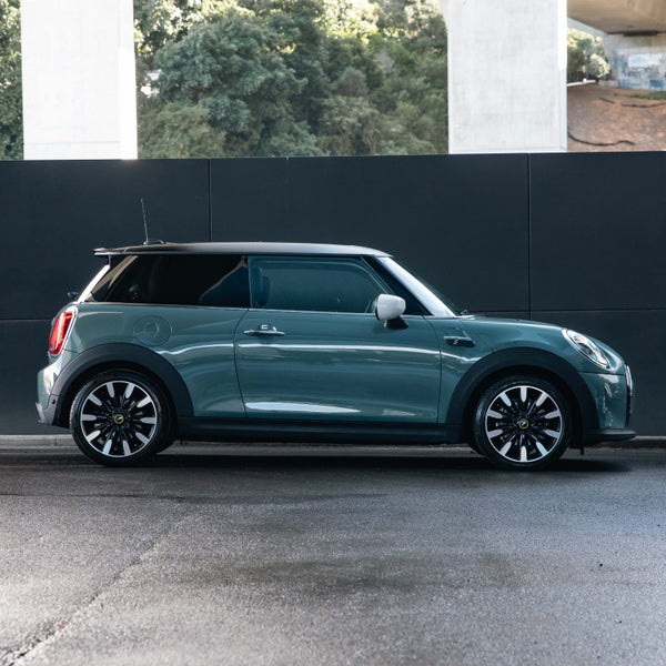 2023 MINI Hatch Cooper SE Electric image 4