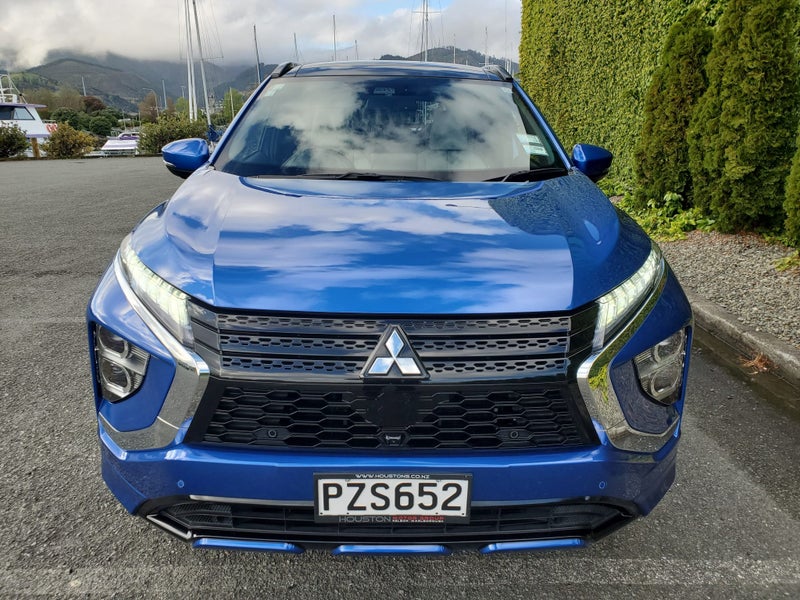 2023 Mitsubishi Eclipse Cross PHEV VRX AWD - IN... image 2