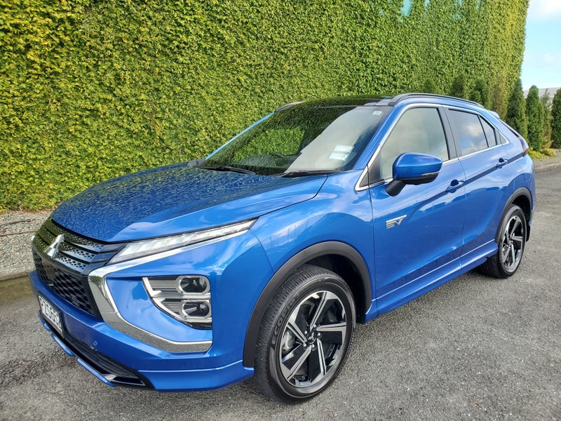 2023 Mitsubishi Eclipse Cross PHEV VRX AWD - IN... image 3