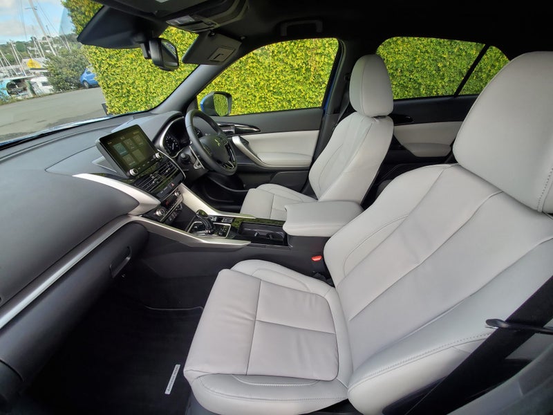 2023 Mitsubishi Eclipse Cross PHEV VRX AWD - IN... image 5