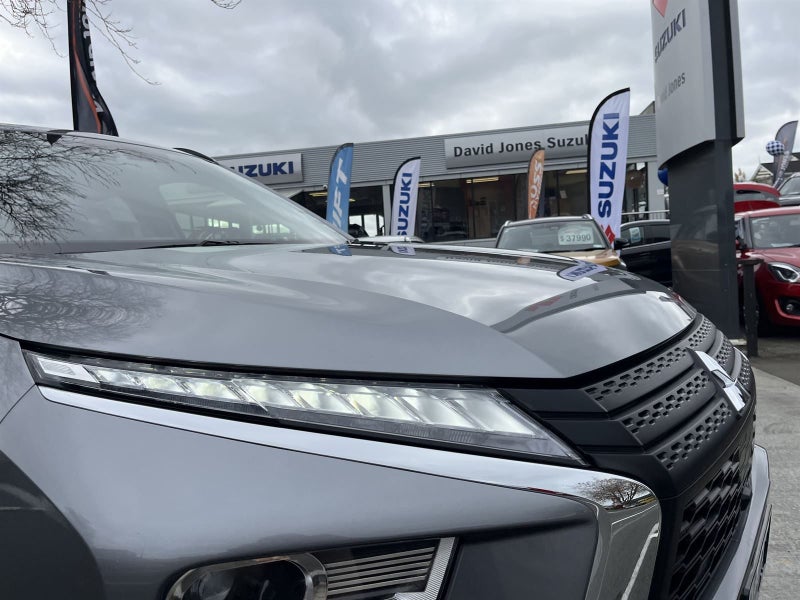 2023 Mitsubishi Eclipse Cross XLS PHEV image 2