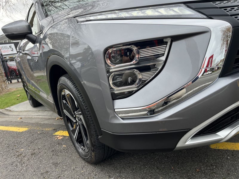 2023 Mitsubishi Eclipse Cross XLS PHEV image 3