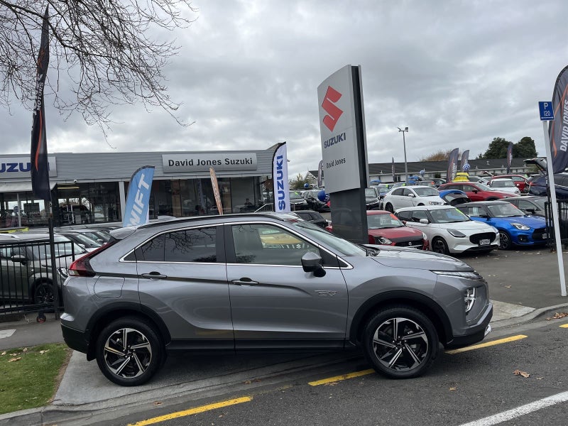 2023 Mitsubishi Eclipse Cross XLS PHEV image 4