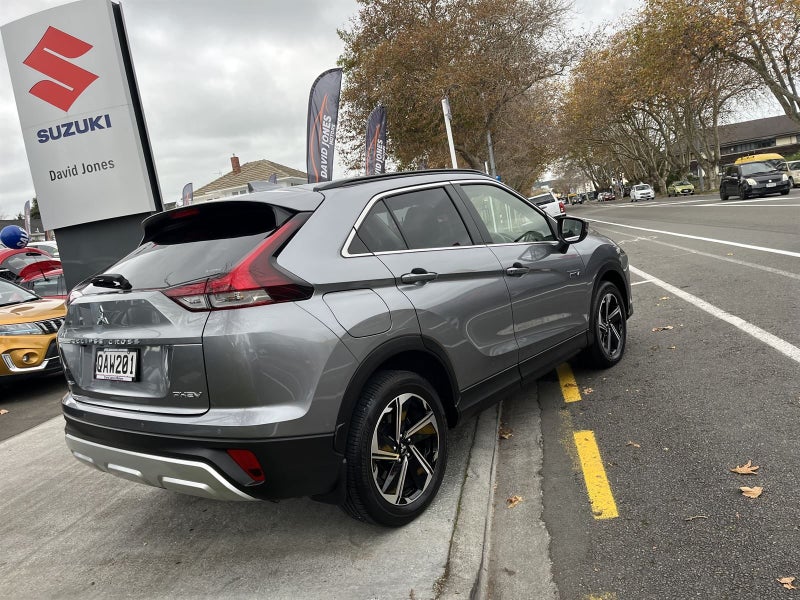 2023 Mitsubishi Eclipse Cross XLS PHEV image 5