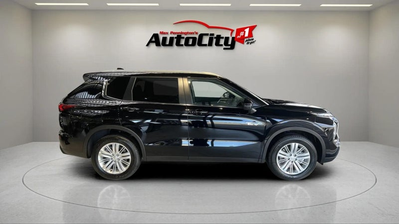 2023 Mitsubishi Outlander LS PHEV 4WD image 2