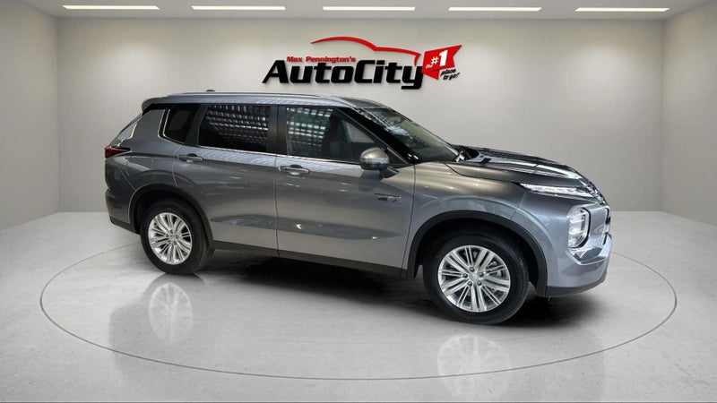 2023 Mitsubishi Outlander LS PHEV 4WD image 2