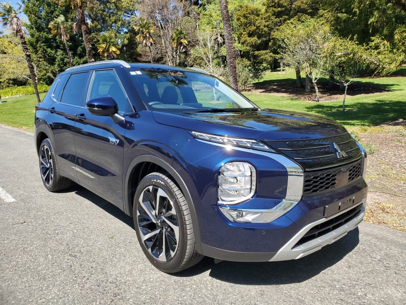 2023 Mitsubishi Outlander XLS PHEV AWD - MASSIV... image 1