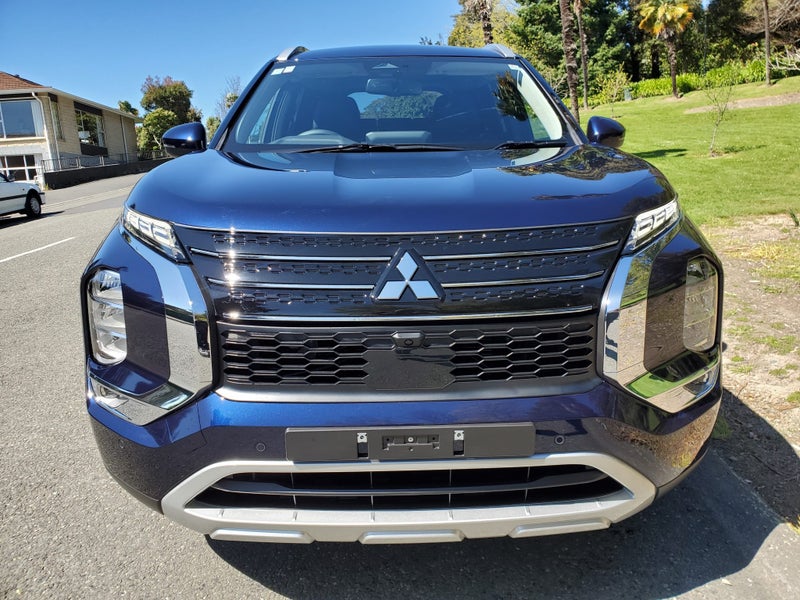 2023 Mitsubishi Outlander XLS PHEV AWD - MASSIV... image 2
