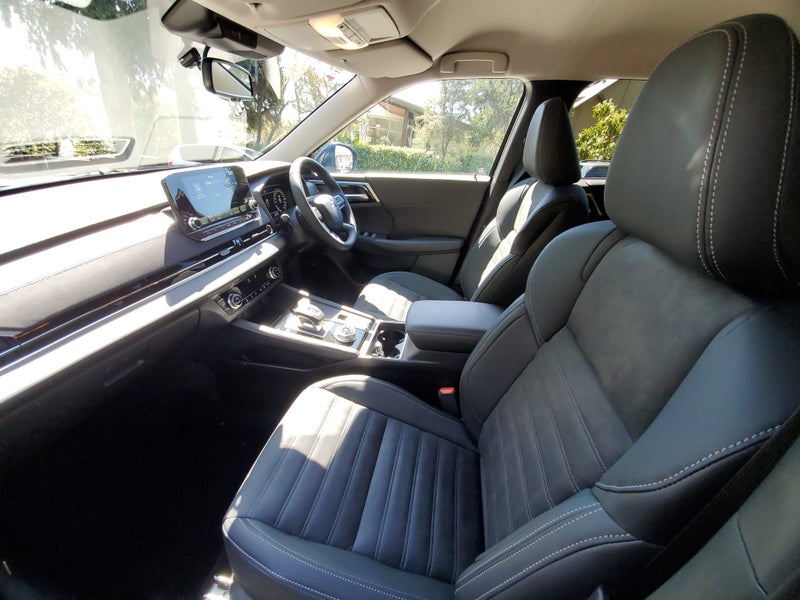 2023 Mitsubishi Outlander XLS PHEV AWD - MASSIV... image 4