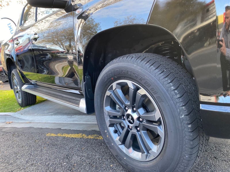 2023 Mitsubishi Triton DC GLXR 6AT image 3