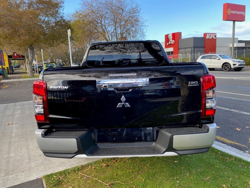 2023 Mitsubishi Triton DC GLXR 6AT image 5