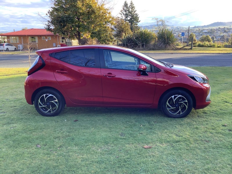 2023 Toyota Aqua G 1.5L Hybrid Electric Vehicle image 4