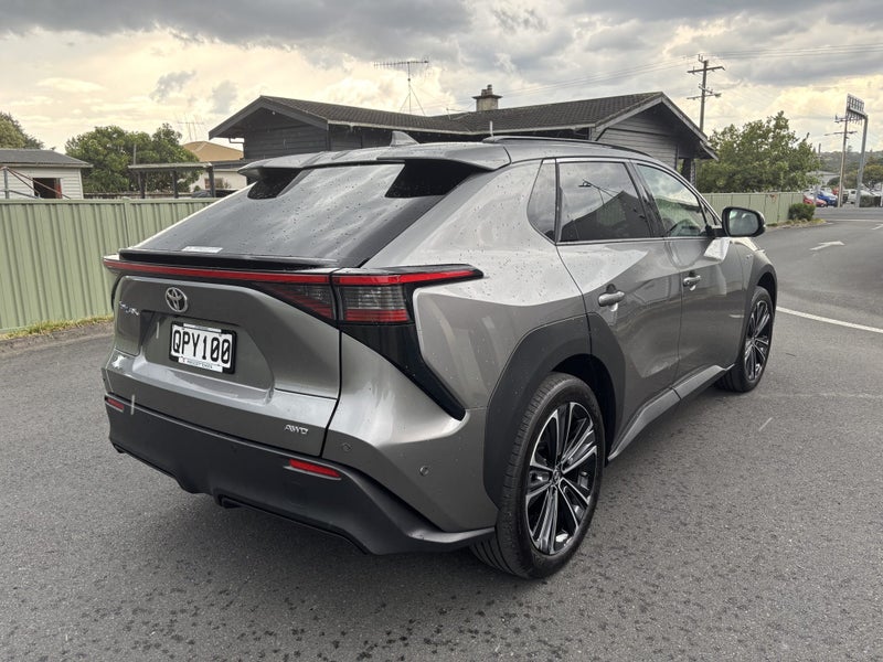 2023 Toyota bZ4X Motion BEV AWD SUV/5D/5S (YEAM... image 3