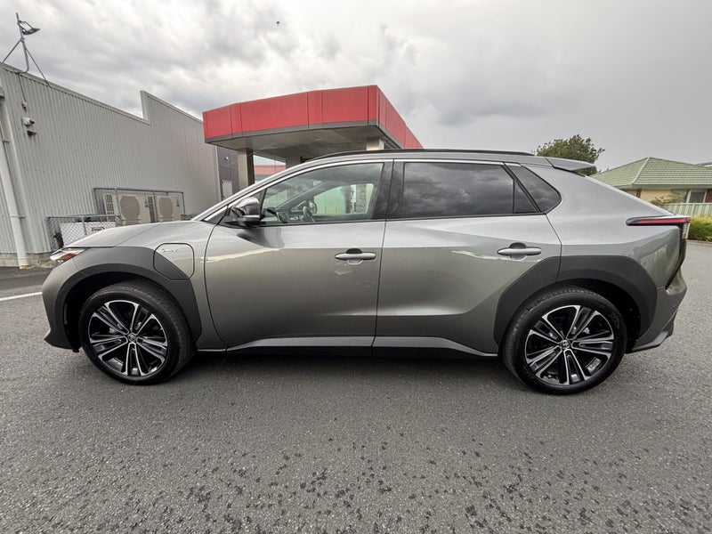2023 Toyota bZ4X Motion BEV AWD SUV/5D/5S (YEAM... image 5