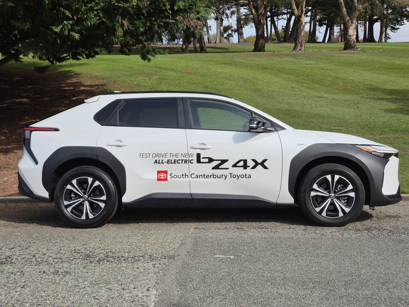 2023 Toyota bZ4X Pure BEV FWD SUV/5D/5S image 3