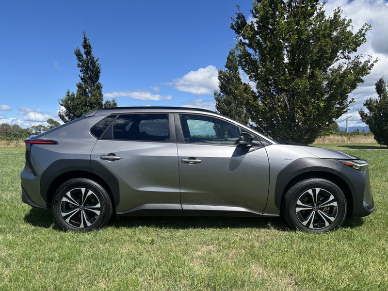 2023 Toyota bZ4X Pure BEV FWD SUV/5D/5S image 3