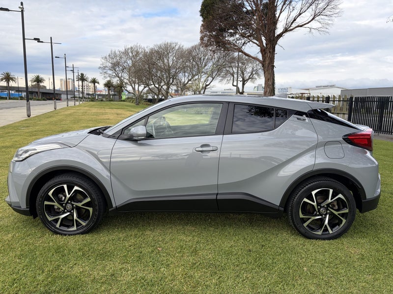 2023 Toyota C-HR 1.8P Hybrid FWD Automatic SUV image 5