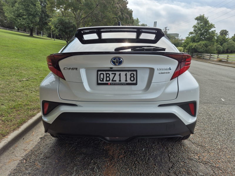 2023 Toyota C-HR Limited 1.8P HV ECVT FWD SUV/5... image 5