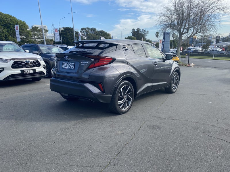 2023 Toyota C-HR Limited 1.8P Hybrid SUV image 2