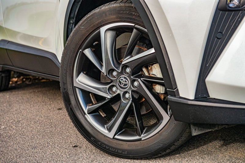 2023 Toyota C-HR Limited image 3