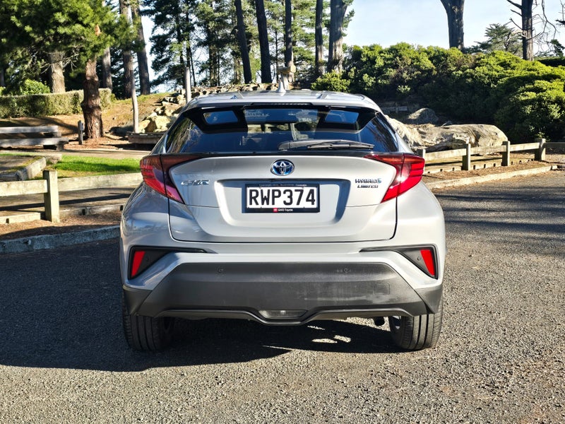 2023 Toyota C-HR Limited Hybrid image 4