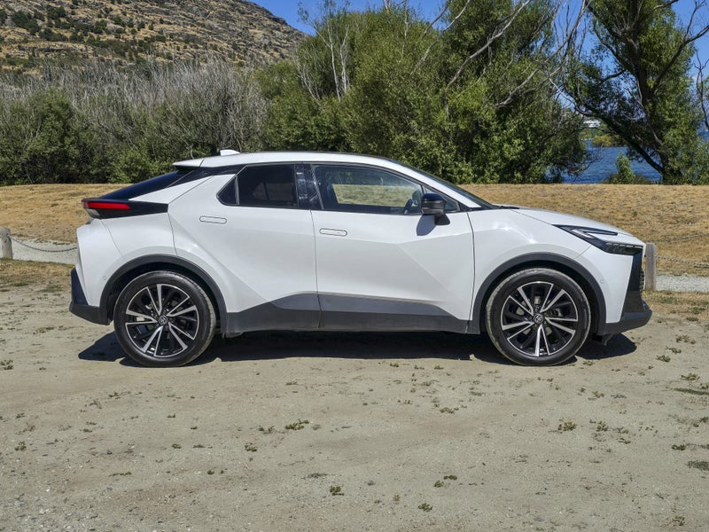 2023 Toyota C-HR Limited Hybrid image 2