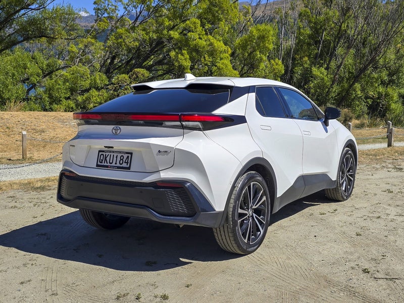 2023 Toyota C-HR Limited Hybrid image 3