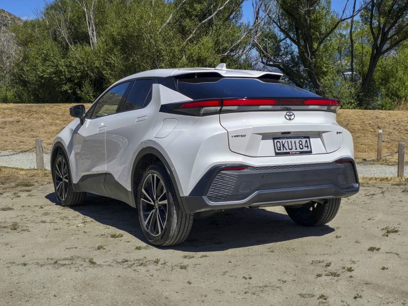 2023 Toyota C-HR Limited Hybrid image 5